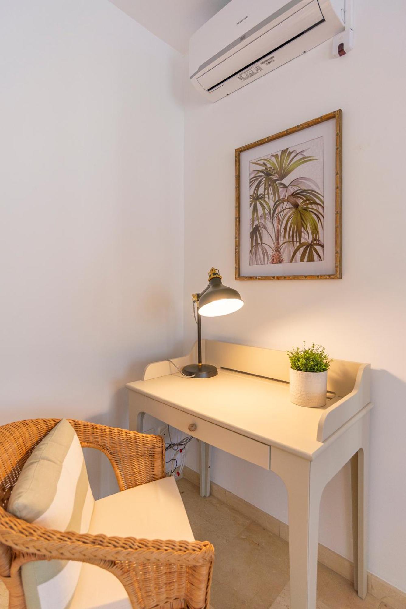 Apartment & Pool In Malaga City Center Екстер'єр фото
